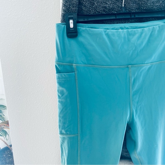 Tone It Up Leggings - Picture 2 of 6